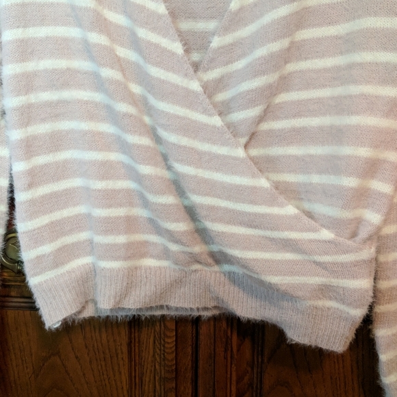 Eyelash CrissCross Semi Cropped Sweater - Picture 4 of 5